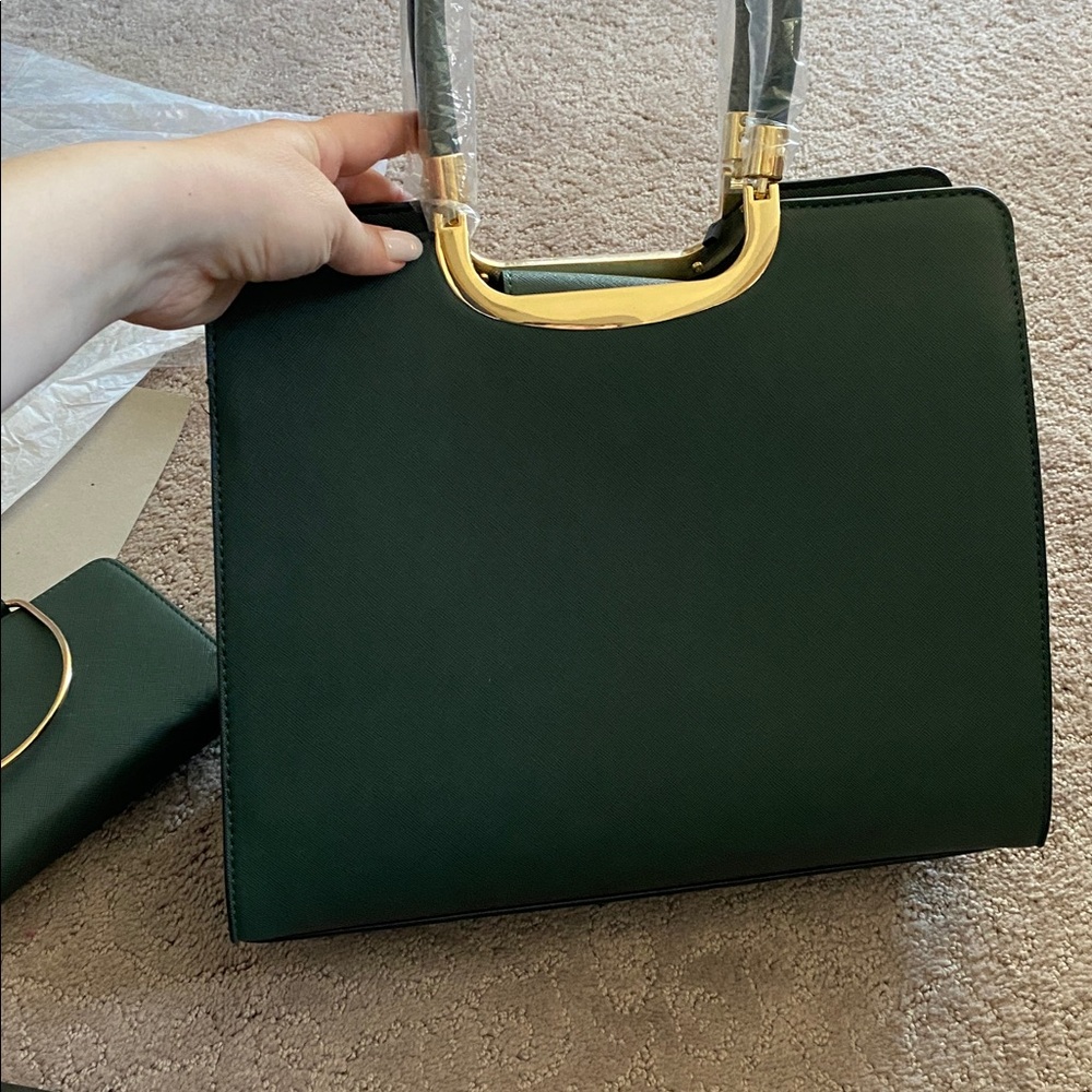 Badgley Mischka Black and Gold Handbag with Wallet - Picture 5 of 6